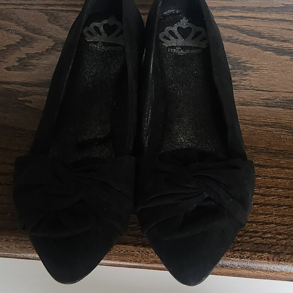 Women's Black Flats Slip On Shoes Pointed Toe Black Size 6 Fergalicious EUC - Picture 8 of 9